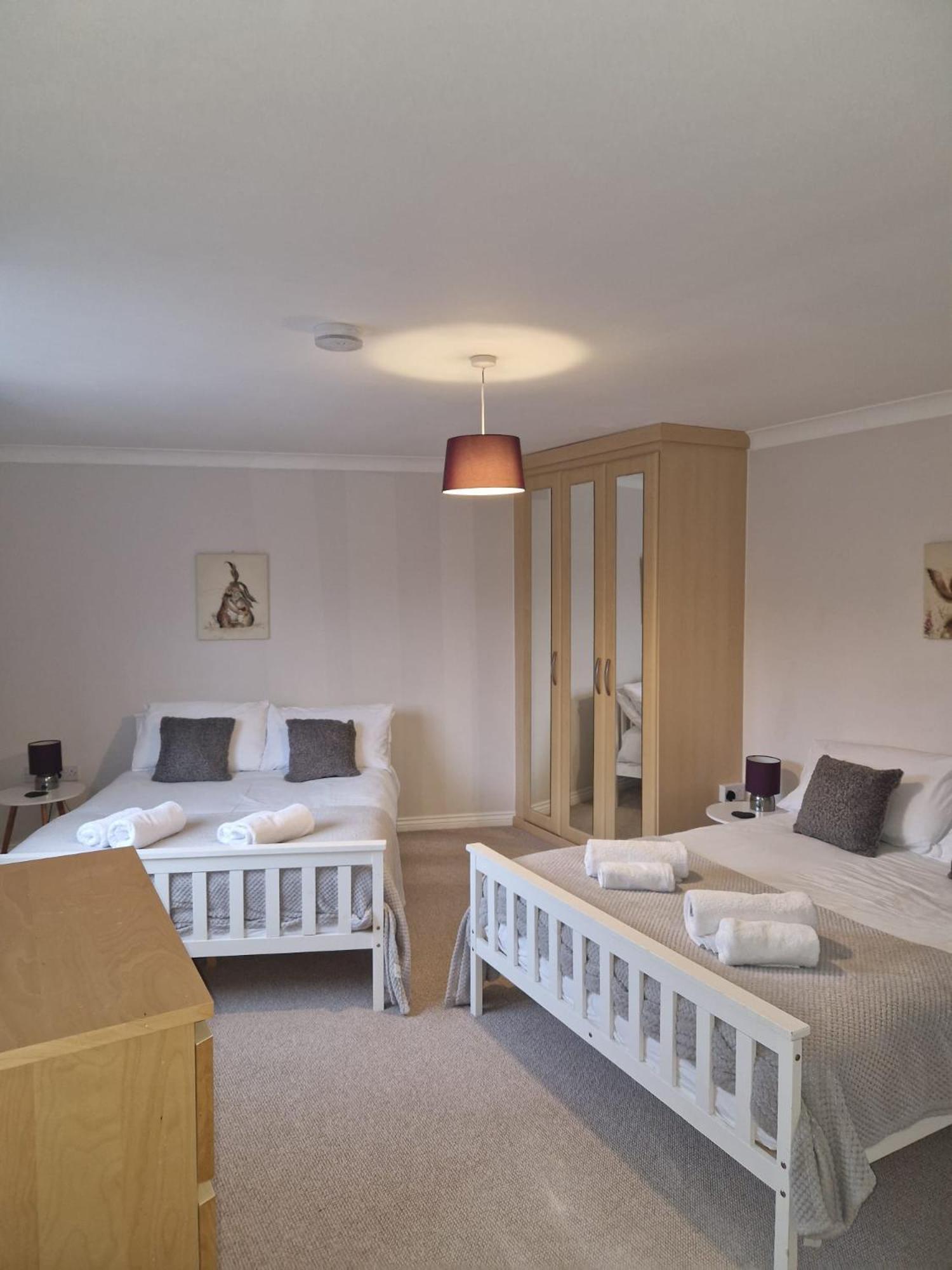 Hereford - Finch House - Modern 4 Bedroom House Located In South Hereford, Dog Friendly With Nearby Countryside, Pool Table, Sleeps Up To 10 Guests - Hosted By Rentmyhouse Extérieur photo