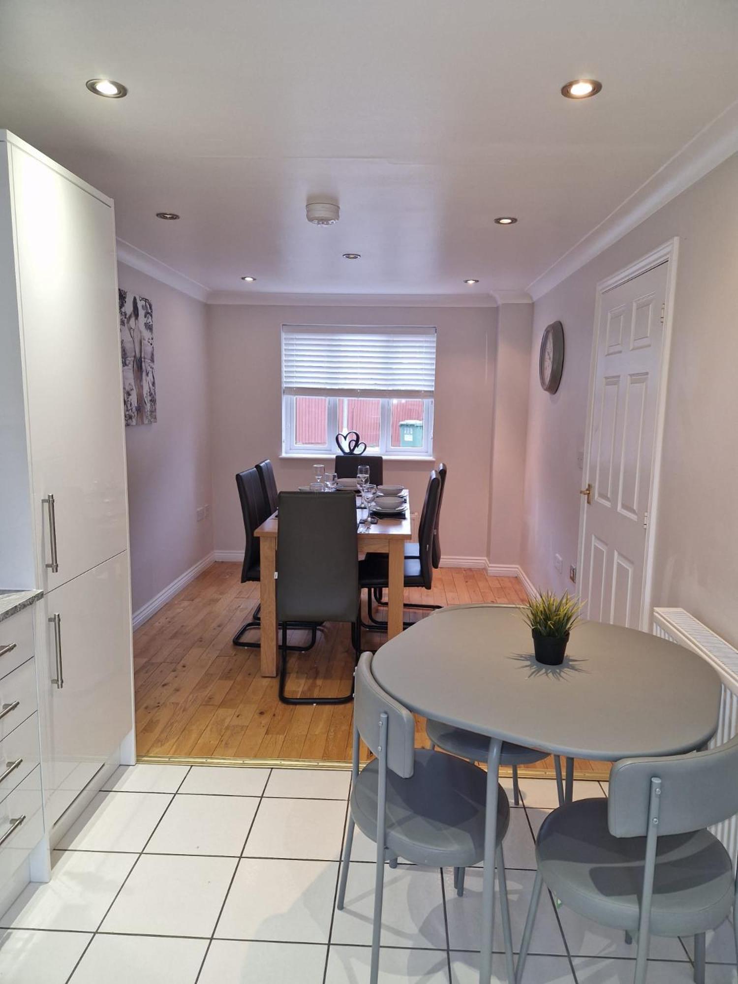 Hereford - Finch House - Modern 4 Bedroom House Located In South Hereford, Dog Friendly With Nearby Countryside, Pool Table, Sleeps Up To 10 Guests - Hosted By Rentmyhouse Extérieur photo